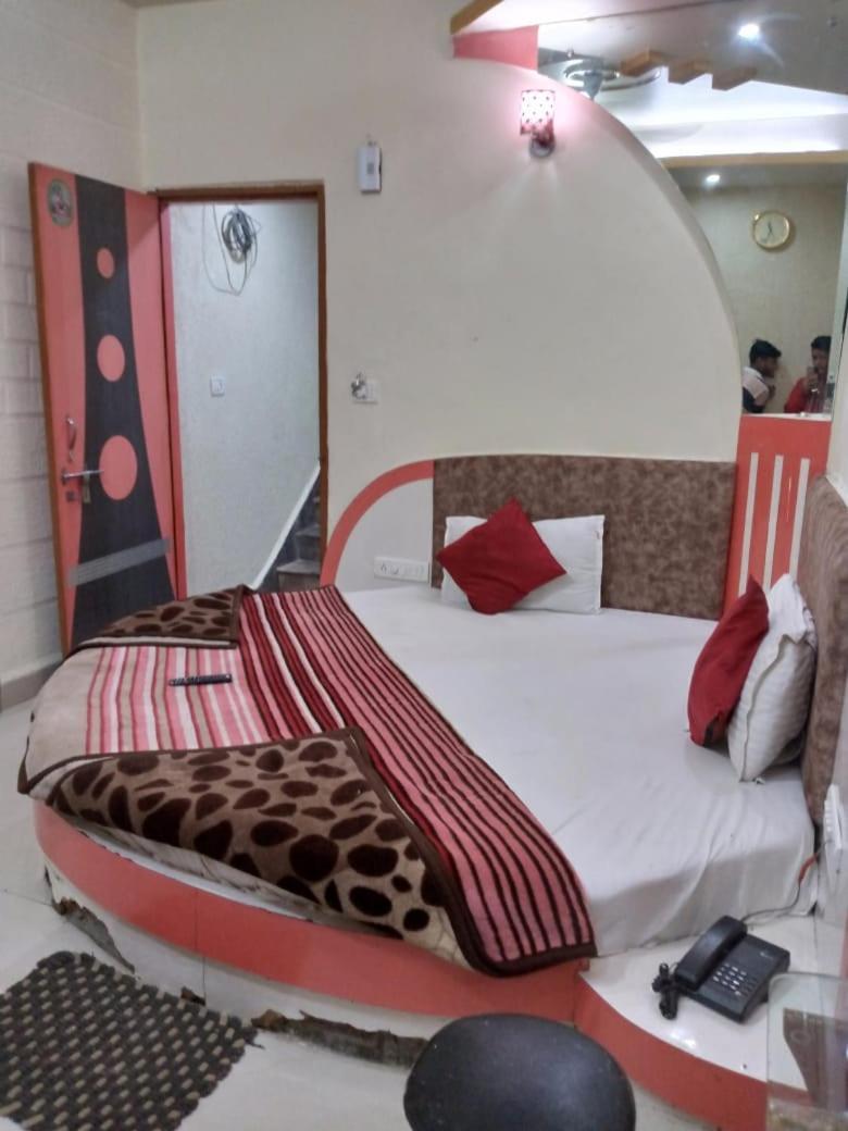 Hotel Amar Palace Pachmarhī Buitenkant foto