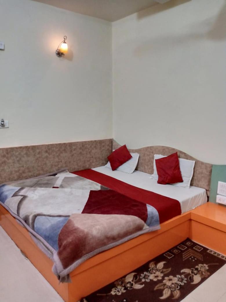 Hotel Amar Palace Pachmarhī Buitenkant foto