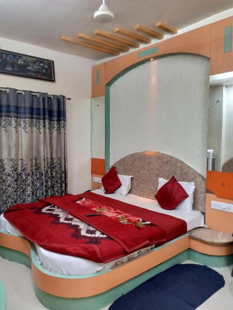 Hotel Amar Palace Pachmarhī Buitenkant foto