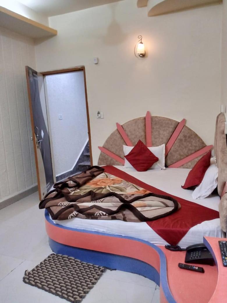 Hotel Amar Palace Pachmarhī Buitenkant foto